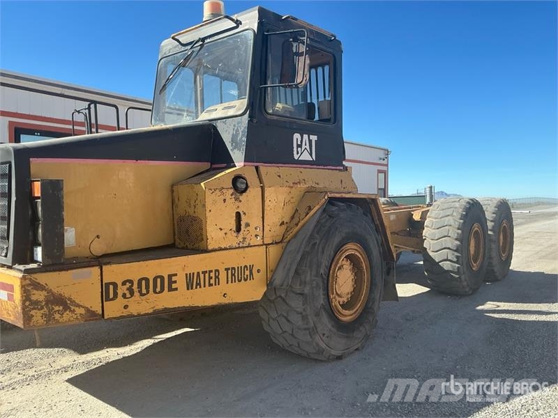 CAT D300E 鉸接式起吊車