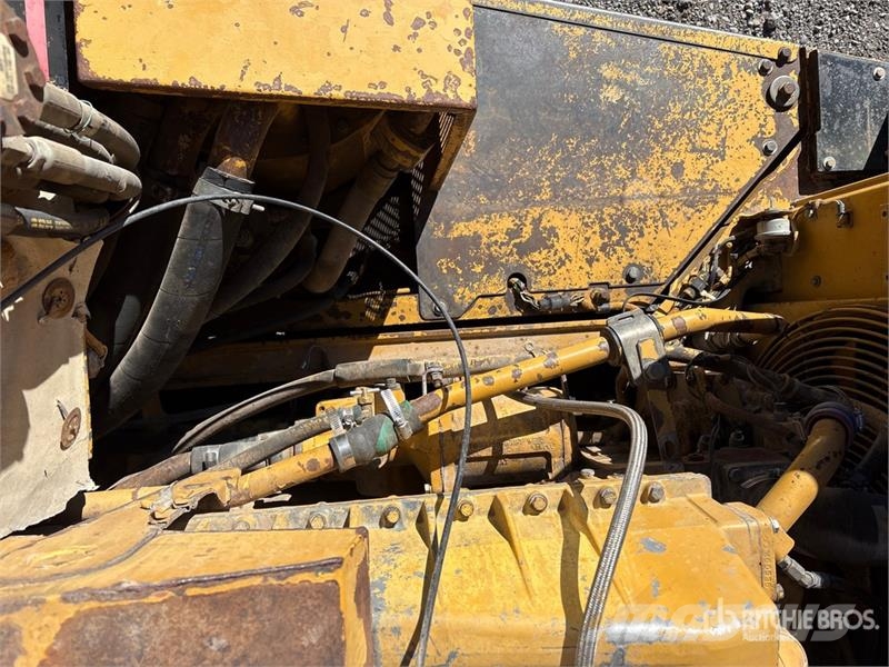 CAT D300E 鉸接式起吊車
