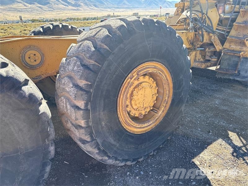 CAT D300E 鉸接式起吊車