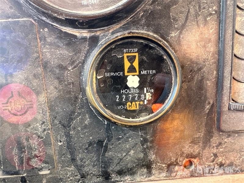 CAT D300E 鉸接式起吊車