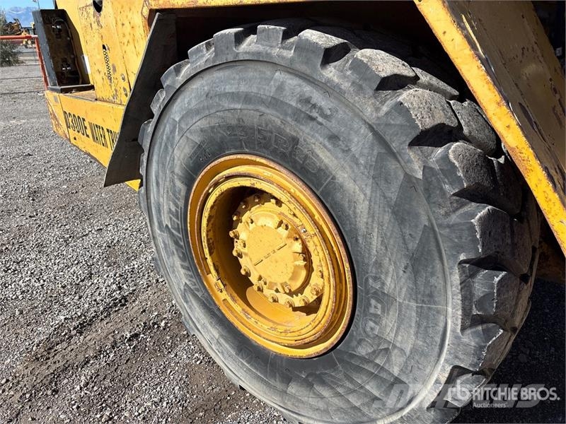 CAT D300E 鉸接式起吊車