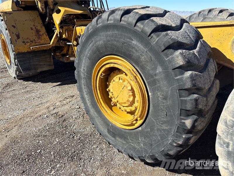 CAT D300E 鉸接式起吊車