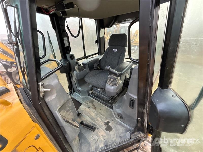 CAT D3K2 LGP Buldozer sobre oruga