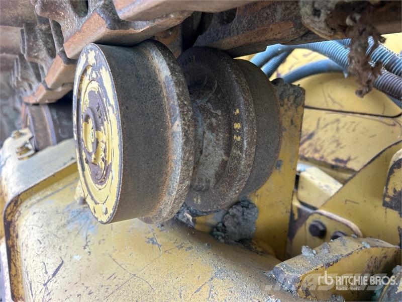 CAT D4 Buldožerji goseničarji