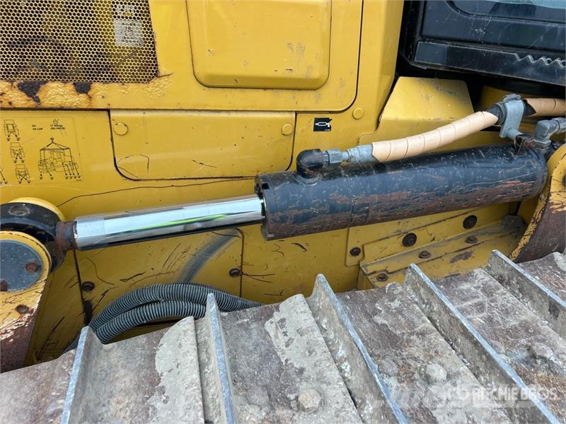 CAT D4 Buldožerji goseničarji