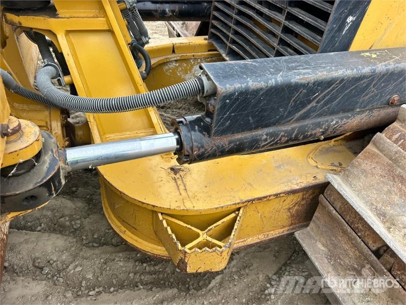 CAT D4 Buldožerji goseničarji
