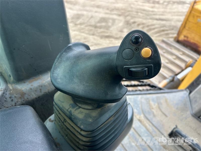 CAT D4 Buldožerji goseničarji