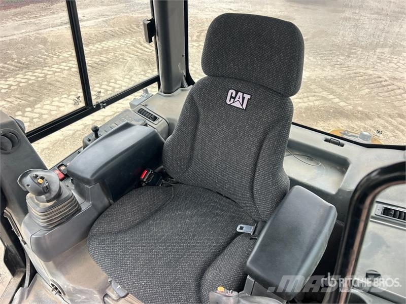 CAT D4 Buldožerji goseničarji