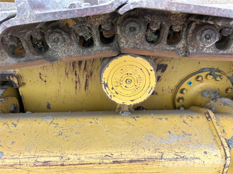 CAT D4 Buldožerji goseničarji