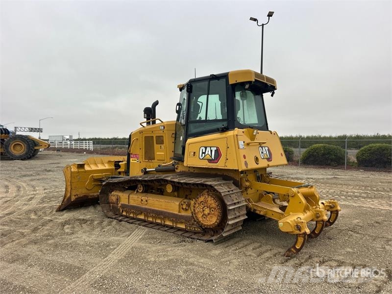 CAT D4 Buldožerji goseničarji