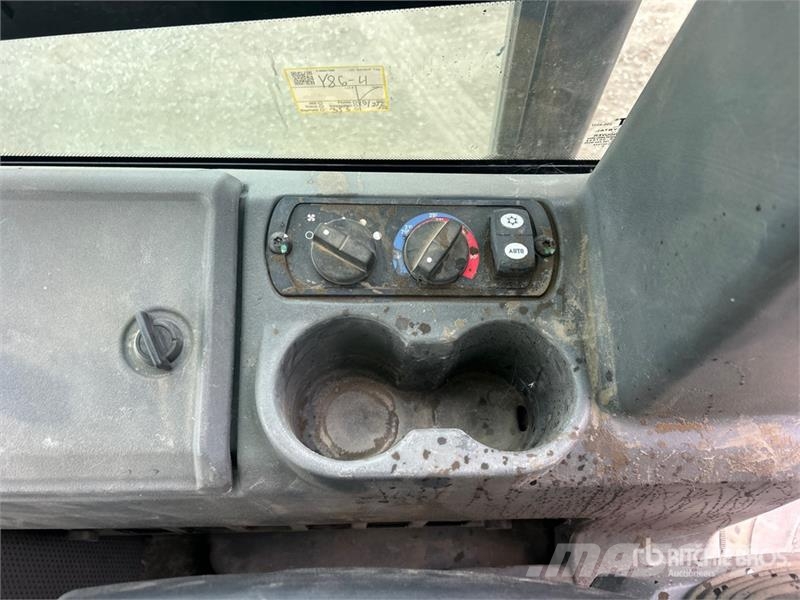 CAT D4 Buldožerji goseničarji
