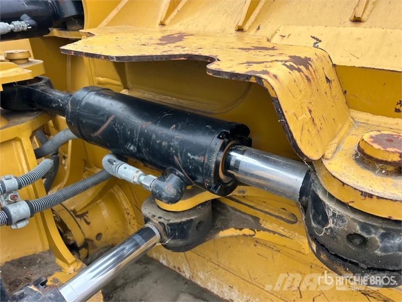 CAT D4 Buldožerji goseničarji