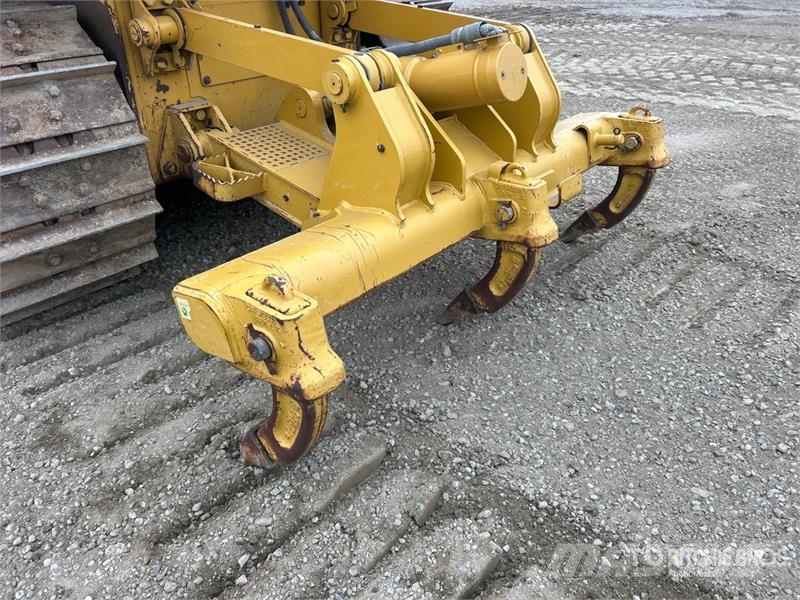 CAT D4 Buldožerji goseničarji