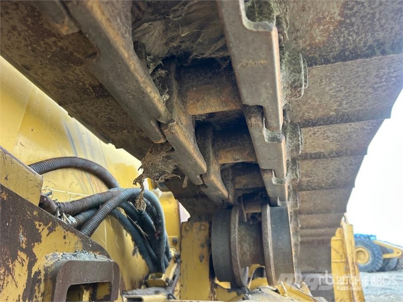 CAT D4 Buldožerji goseničarji