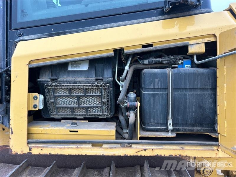 CAT D4 Buldožerji goseničarji