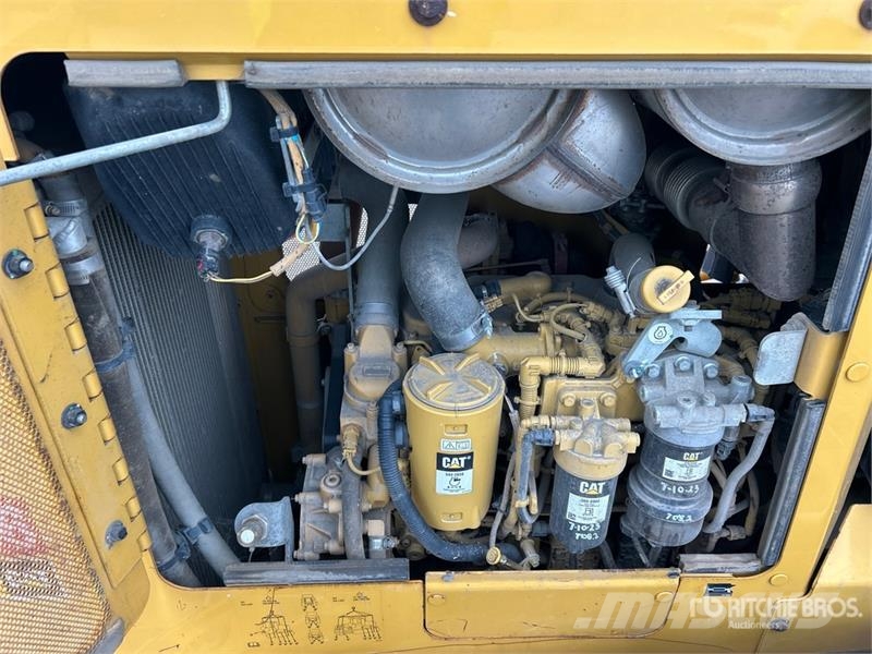 CAT D4 Buldožerji goseničarji