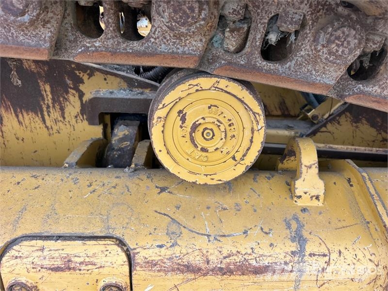 CAT D4 Buldožerji goseničarji