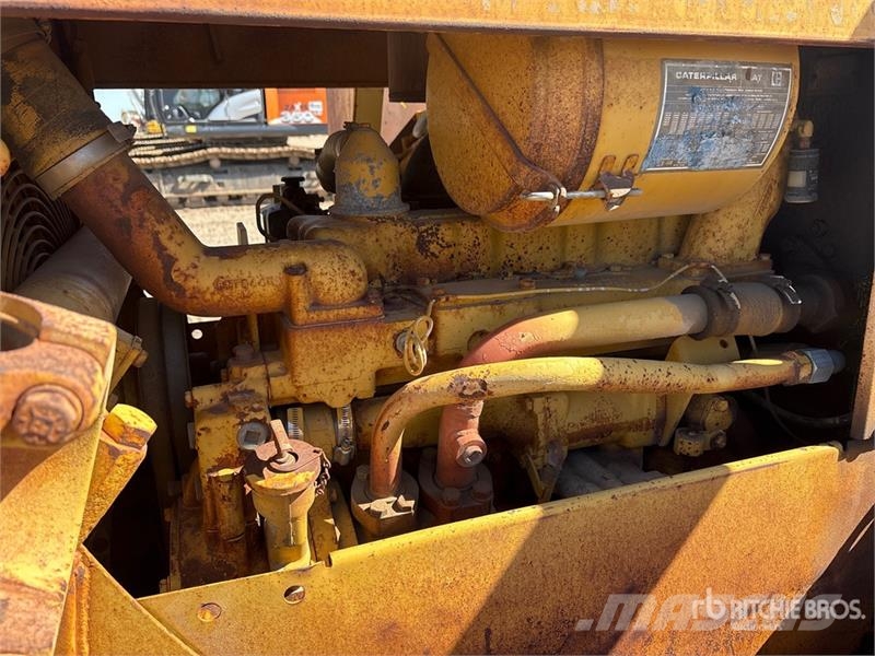 CAT D4E Pipelayer w/ Midwestern D4E Conversion Pokladače potrubí