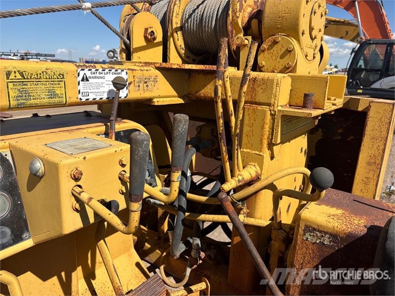 CAT D4E Pipelayer w/ Midwestern D4E Conversion Pokladače potrubí