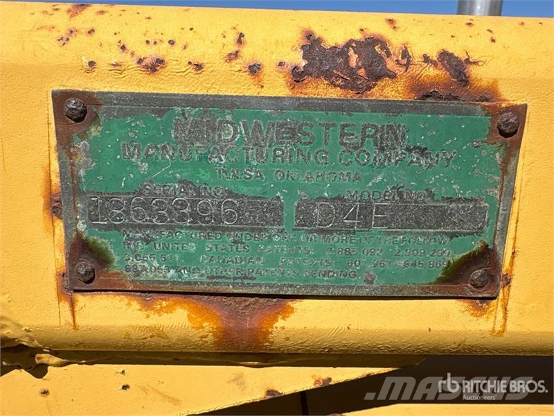 CAT D4E Pipelayer w/ Midwestern D4E Conversion Pokladače potrubí