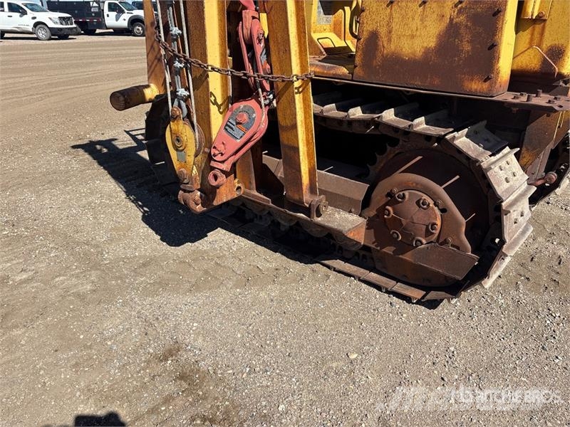 CAT D4E Pipelayer w/ Midwestern D4E Conversion Pokladače potrubí