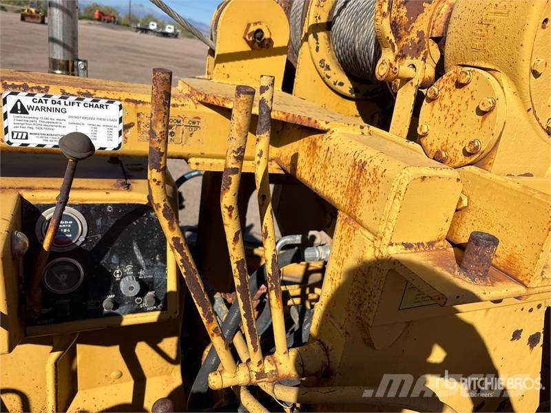 CAT D4E Pipelayer w/ Midwestern D4E Conversion Putkenlaskijat