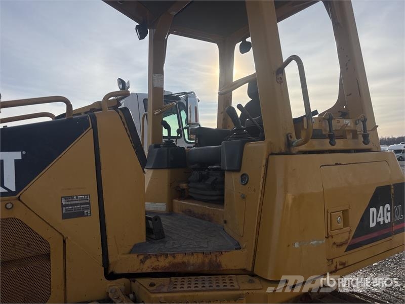 CAT D4G XL Crawler Dozer ブルドーザー
