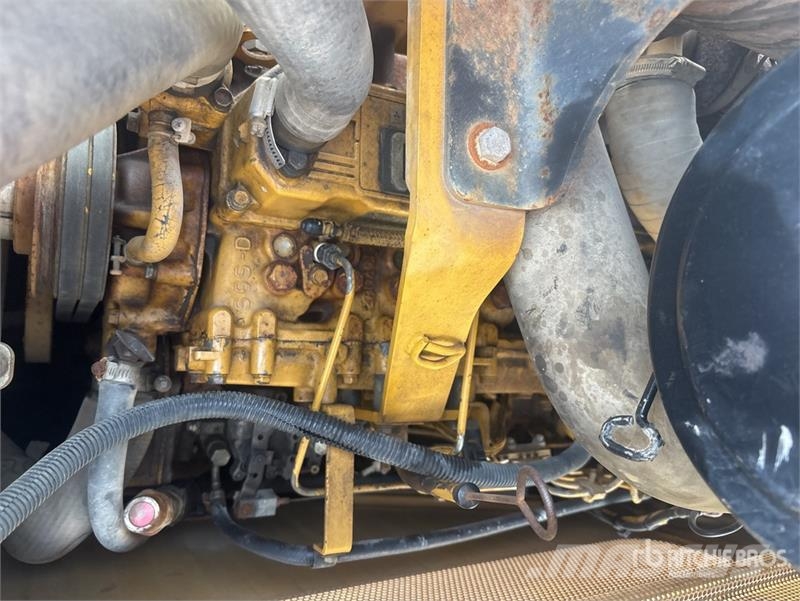 CAT D4G XL Crawler Dozer ブルドーザー