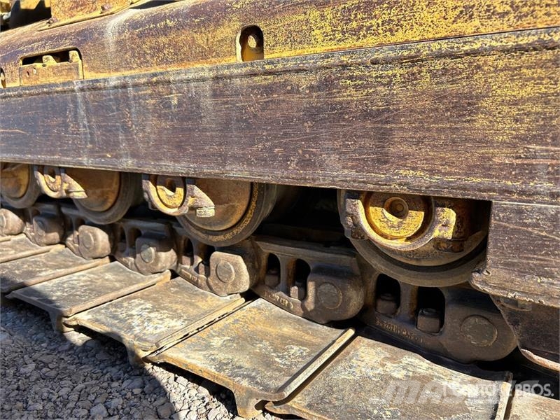 CAT D5C Series lll بلدوزرات مجنزرة