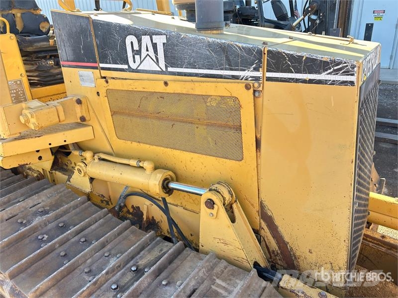 CAT D5C Series lll بلدوزرات مجنزرة
