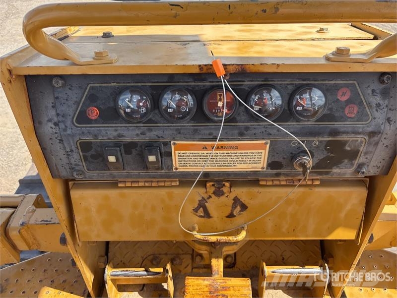 CAT D5C Series lll Pásové dozery