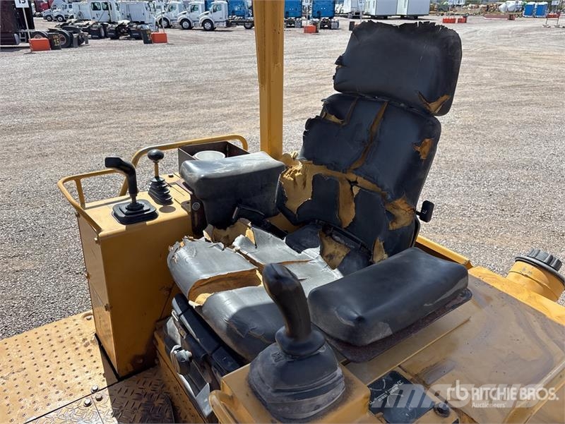 CAT D5C Series lll Pásové dozery