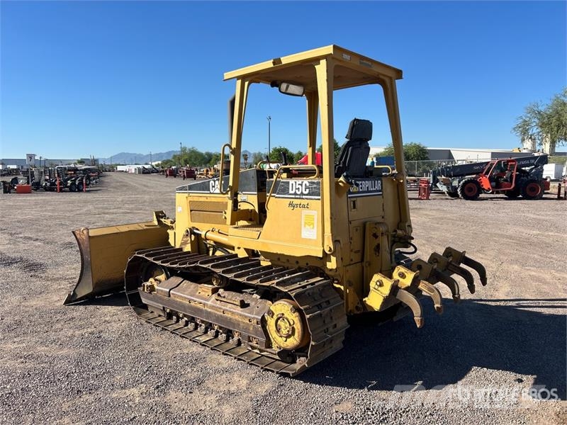 CAT D5C Series lll بلدوزرات مجنزرة