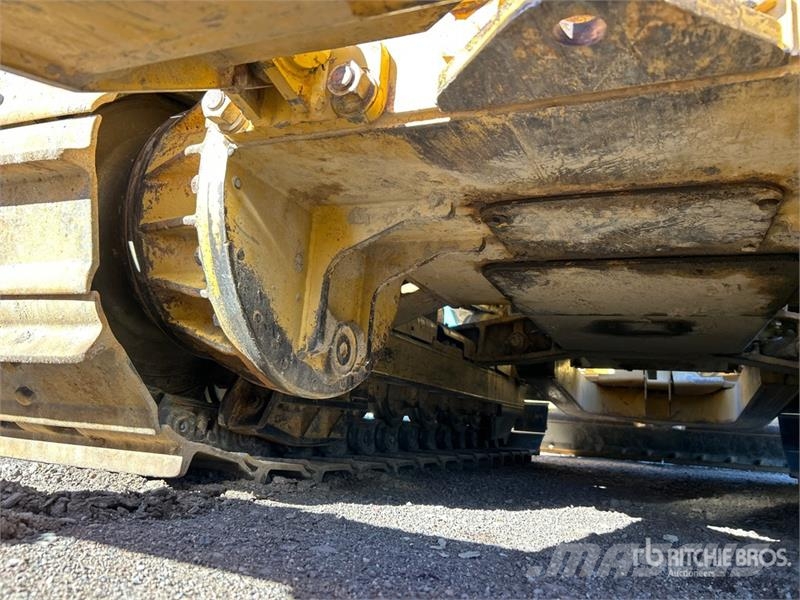 CAT D5C Series lll بلدوزرات مجنزرة