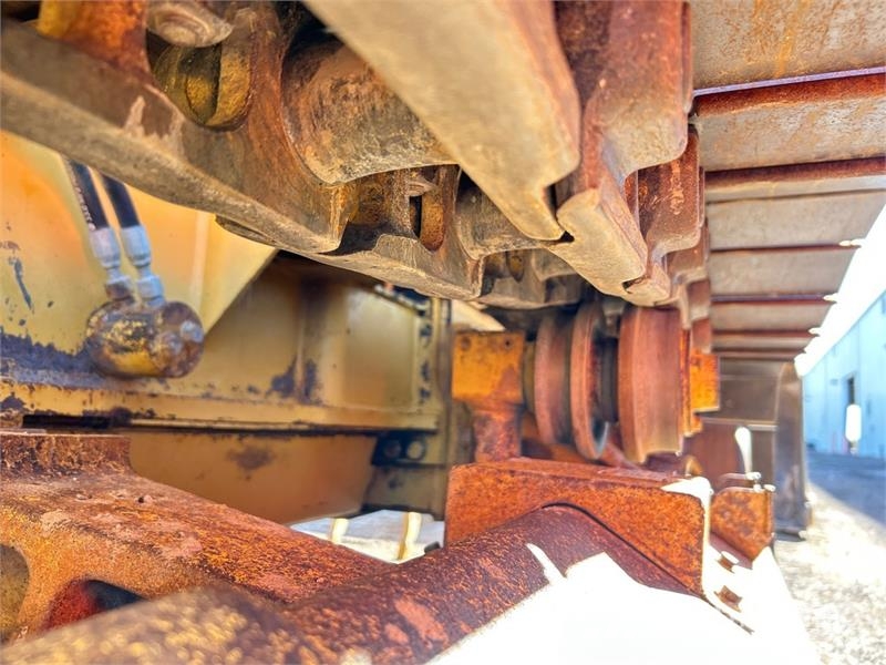 CAT D5C Series lll بلدوزرات مجنزرة