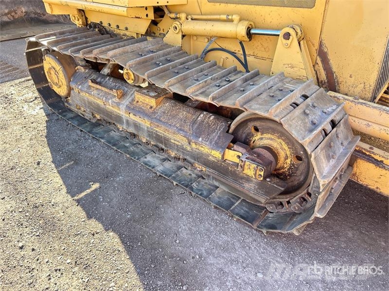 CAT D5C Series lll بلدوزرات مجنزرة