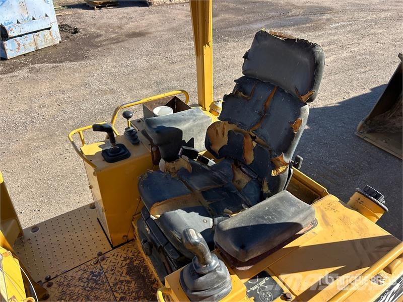 CAT D5C Series lll بلدوزرات مجنزرة