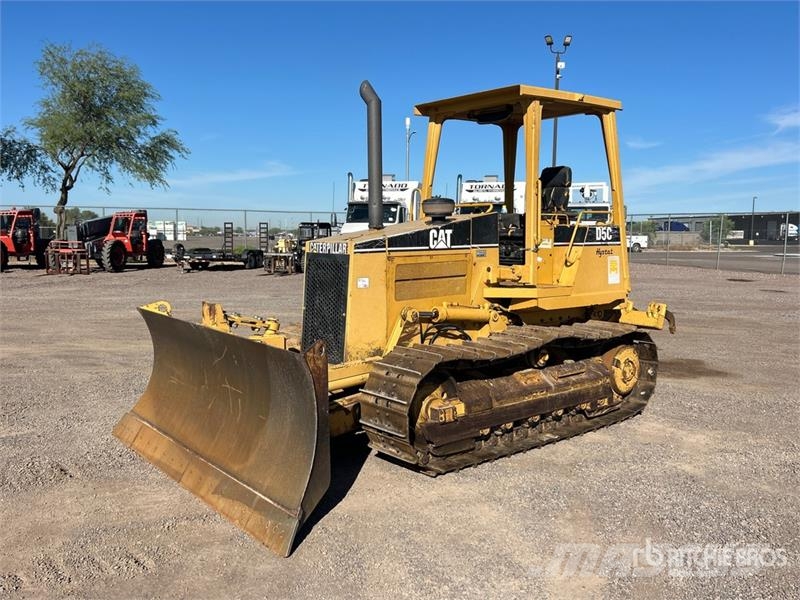 CAT D5C Series lll بلدوزرات مجنزرة