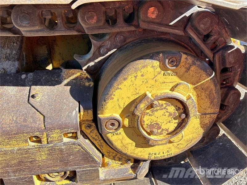 CAT D5C Series lll بلدوزرات مجنزرة
