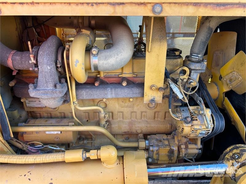CAT D5C Series lll بلدوزرات مجنزرة