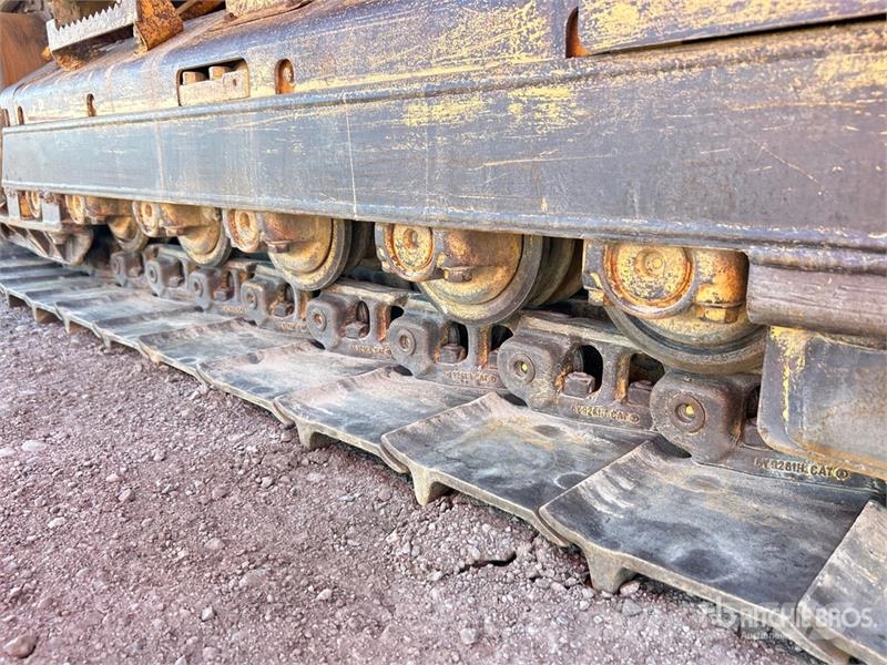 CAT D5C Series lll بلدوزرات مجنزرة