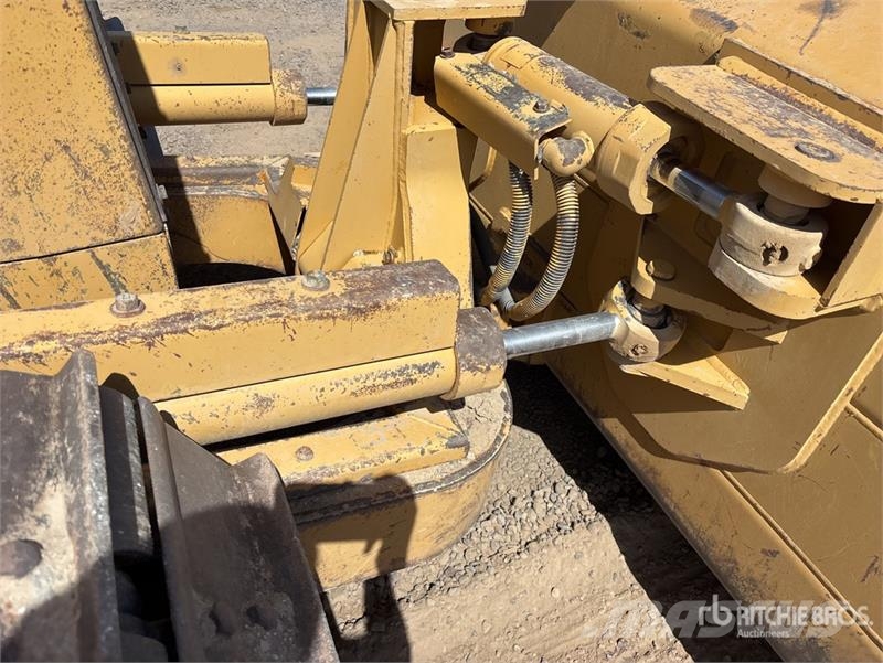 CAT D5C Series lll Pásové dozery