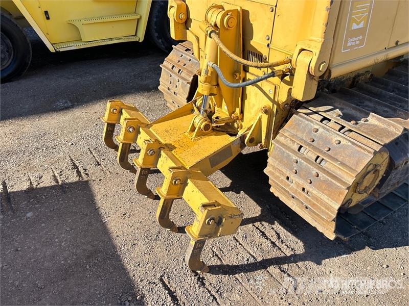 CAT D5C Series lll بلدوزرات مجنزرة