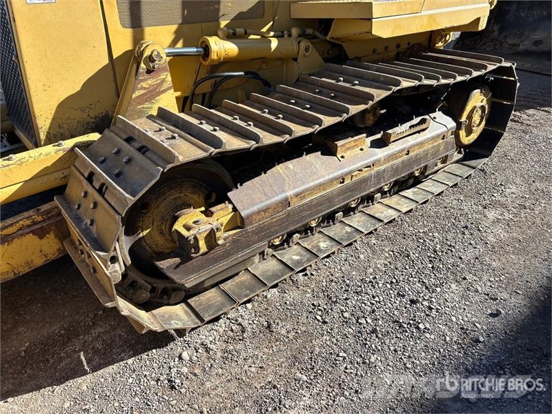 CAT D5C Series lll بلدوزرات مجنزرة