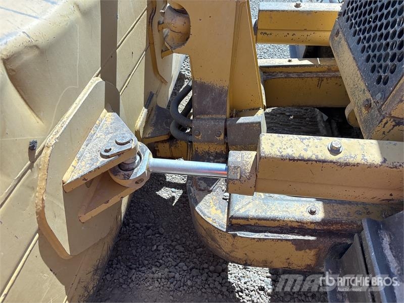 CAT D5C Series lll Pásové dozery