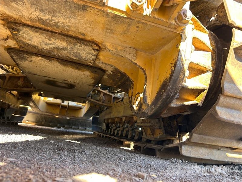 CAT D5C Series lll بلدوزرات مجنزرة