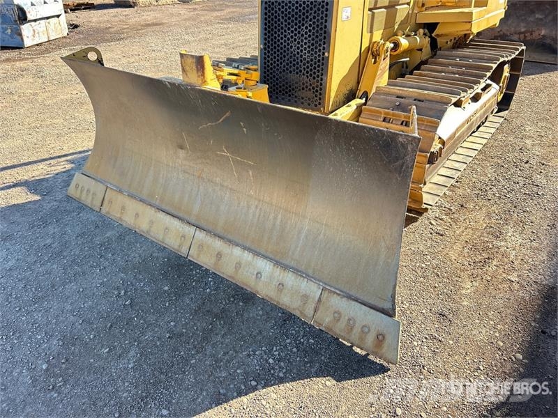CAT D5C Series lll بلدوزرات مجنزرة