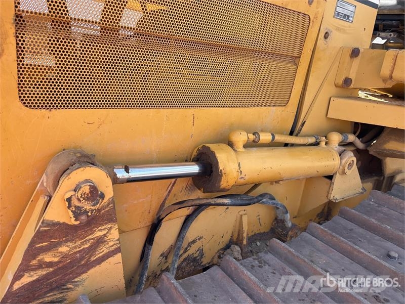 CAT D5C Series lll Pásové dozery