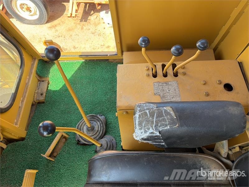 CAT D6C Crawler Dozer Buldožeri guseničari