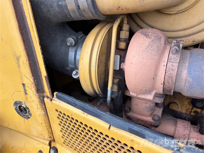 CAT D6N XL Buldožeri guseničari